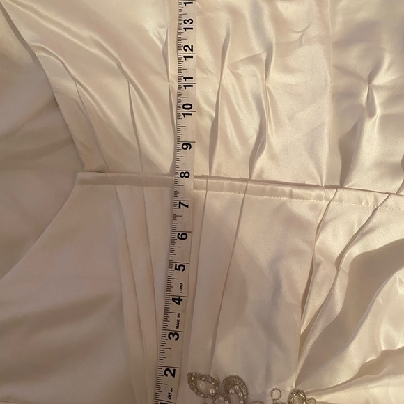 NWOT DAVID’S BRIDAL WEDDING DRESS, Ivory in color says size 12. - Picture 16 of 16